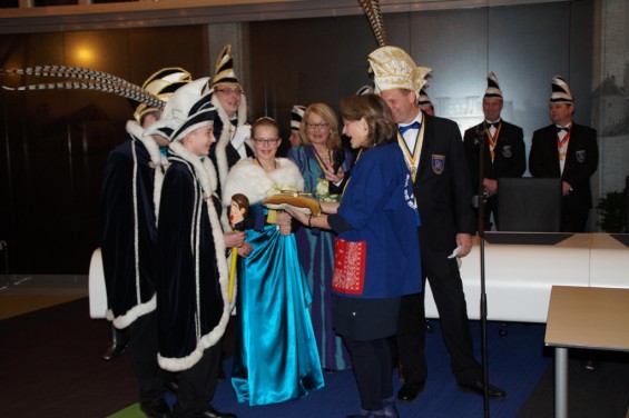 080130215sleuteloverdracht14_15.jpg