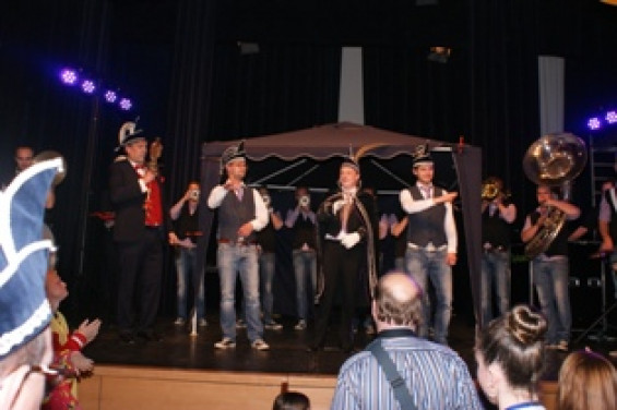 60151115saksen_bekendmaking14_15.jpg