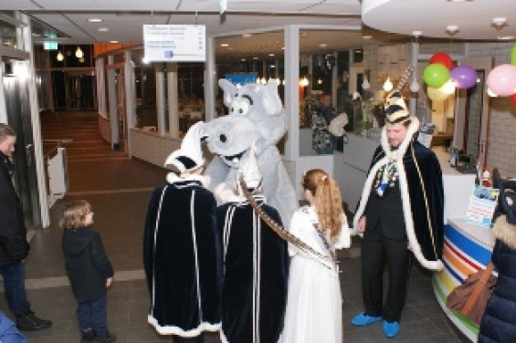 13_0303zwembad.jpg