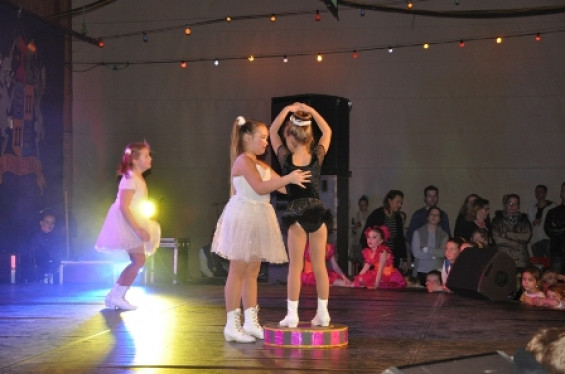 273_1501dansmariekefestival17.jpg