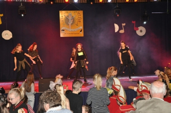295_1501dansmariekefestival17.jpg