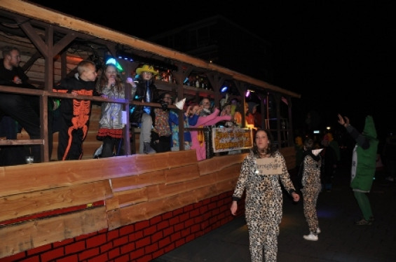 056_2402noortukkersoptochtenfeestavond.jpg