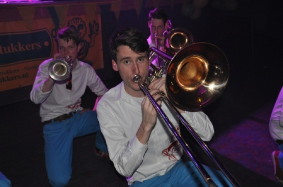143_2402noortukkersoptochtenfeestavond.jpg