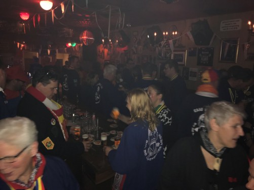02_iphone2502vrijgezellenavondboerenbruidspaar.jpg