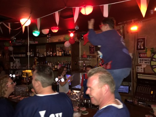 11_iphone2502vrijgezellenavondboerenbruidspaar.jpg