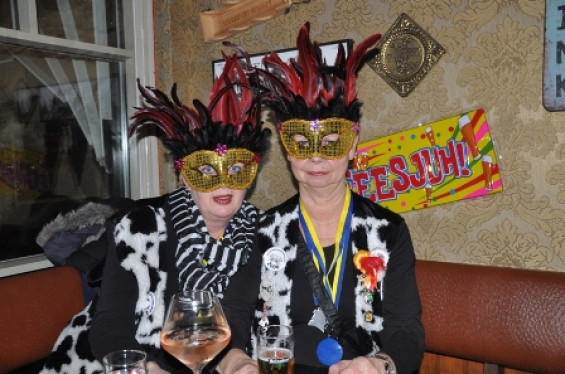 011_2702gemaskerdbal.jpg