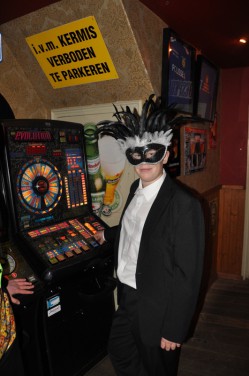 024_2702gemaskerdbal.jpg
