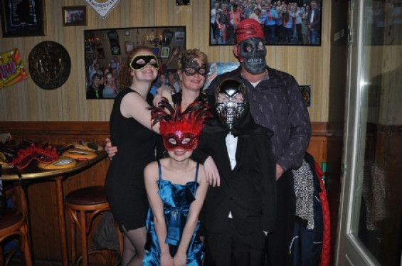 033_2702gemaskerdbal.jpg