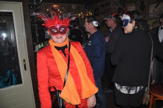 039_2702gemaskerdbal.jpg