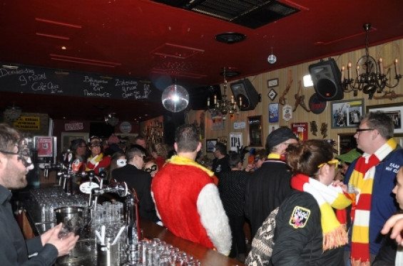 047_2702gemaskerdbal.jpg