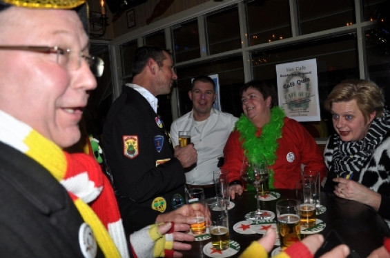 054_2702gemaskerdbal.jpg