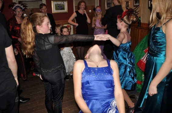 082_2702gemaskerdbal.jpg