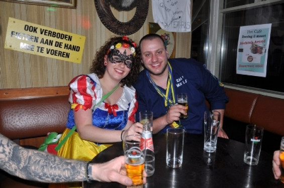 084_2702gemaskerdbal.jpg
