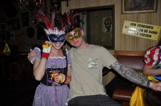 085_2702gemaskerdbal.jpg