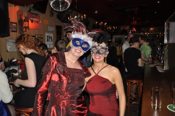095_2702gemaskerdbal.jpg