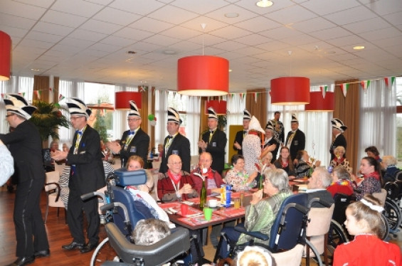 11_2802seniorenboerenbruiloftbewoners.jpg
