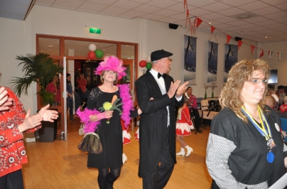 13_2802seniorenboerenbruiloftbewoners.jpg
