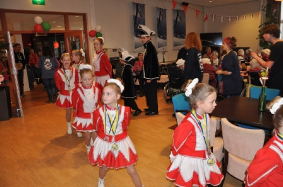 14_2802seniorenboerenbruiloftbewoners.jpg