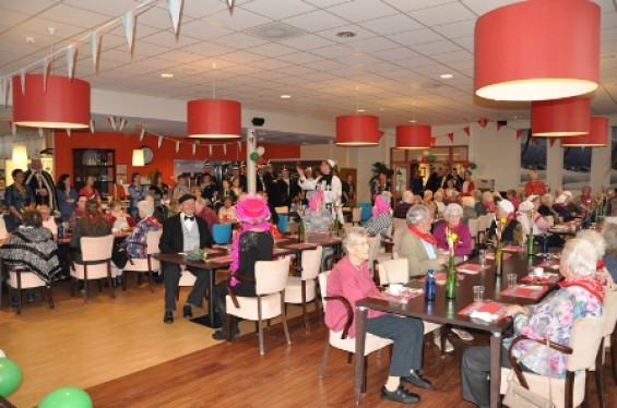 18_2802seniorenboerenbruiloftbewoners.jpg