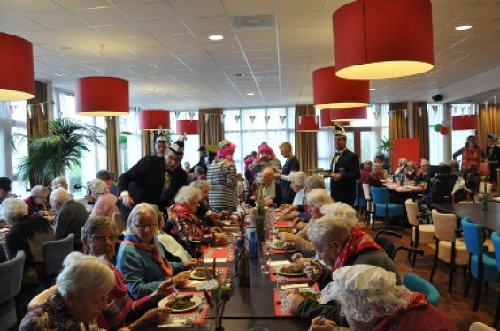 40_2802seniorenboerenbruiloftbewoners.jpg