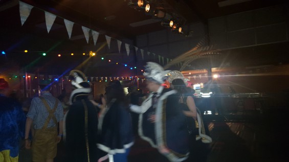 21_12-2001plasduikersbierfeest.jpg