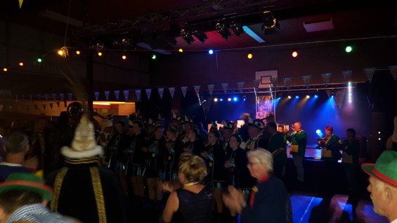 23_12-2001plasduikersbierfeest.jpg