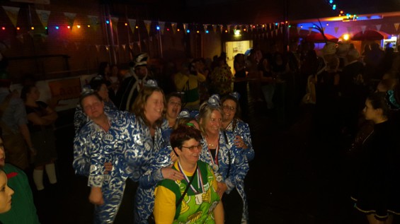 27_12-2001plasduikersbierfeest.jpg