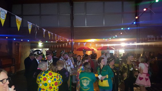 37_12-2001plasduikersbierfeest.jpg