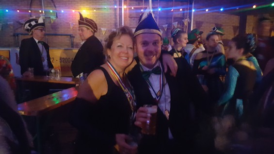 44_12-2001plasduikersbierfeest.jpg