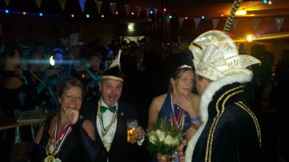 45_12-2001plasduikersbierfeest.jpg