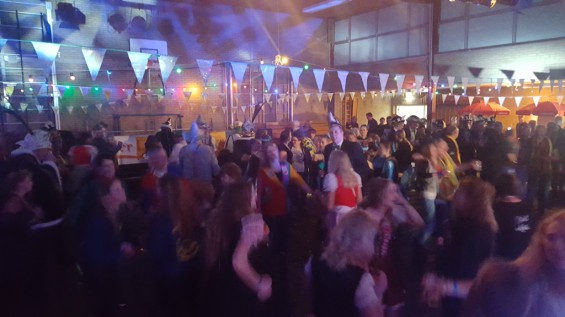 59_12-2001plasduikersbierfeest.jpg