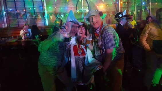 62_12-2001plasduikersbierfeest.jpg