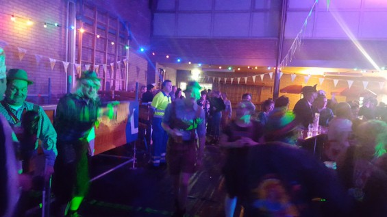 63_12-2001plasduikersbierfeest.jpg