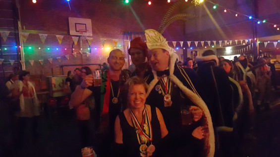 66_12-2001plasduikersbierfeest.jpg