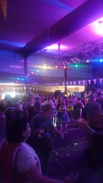 71_12-2001plasduikersbierfeest.jpg