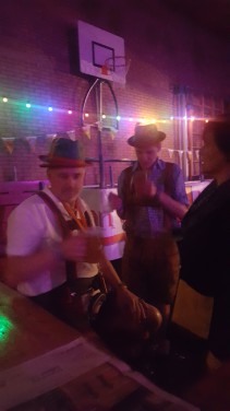 74_12-2001plasduikersbierfeest.jpg