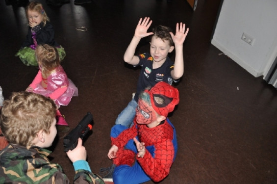 102_0302carnavalsmiddagengel.jpg