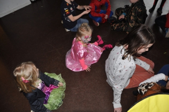 103_0302carnavalsmiddagengel.jpg