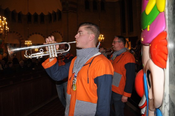 15_15-2302carnavalsmis.jpg