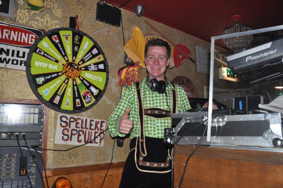 044_22-0203cafezaak.jpg