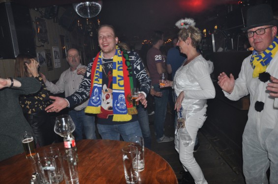 099_22-0203cafezaak.jpg