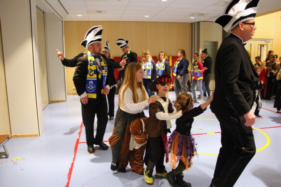 64_27-0503scholenbezoek.jpg
