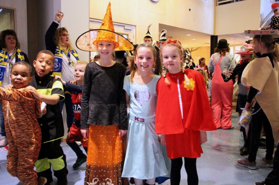 76_27-0503scholenbezoek.jpg