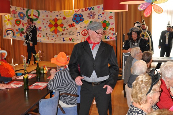 082_28-0503seniorenboerenbruiloft.jpg