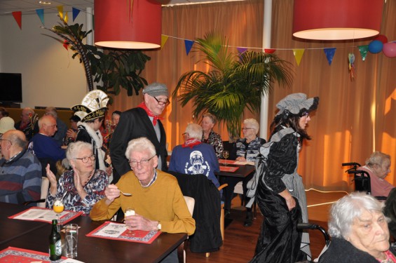 090_28-0503seniorenboerenbruiloft.jpg