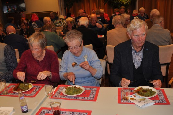 171_28-0503seniorenboerenbruiloft.jpg