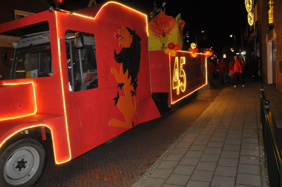 047_23-2102verlichteoptocht.jpg