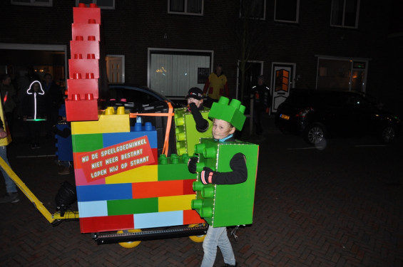 056_23-2102verlichteoptocht.jpg