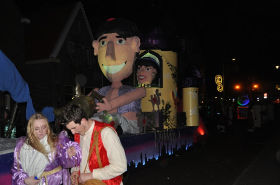 063_23-2102verlichteoptocht.jpg