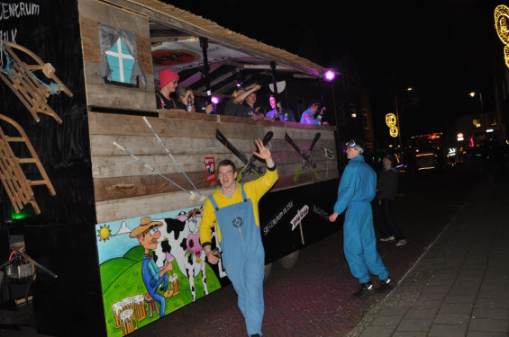 070_23-2102verlichteoptocht.jpg
